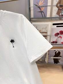 SHEIN Set de 2 piezas de pantalón corto y camiseta de manga corta informal para adolescentes, estilo callejero, punk, rock, universidad, para uso diario, fiestas, festivales de música, adecuado para primavera y verano, con estampado de palmeras, shorts de playa, tropical - Blanco - Ver 4