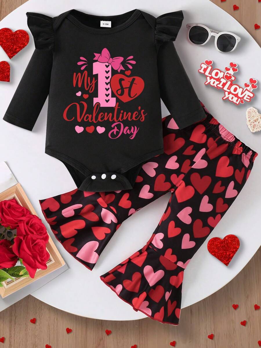 女婴 2 件套服装：荷叶边字母印花长袖连体衣和心形印花喇叭裤，时尚简约，适合春秋季节，可作为礼物