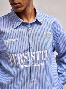 SHEIN X ELOISA & ORSON AKNOTIC Party Camisa casual de manga larga con cuello de solapa, estampado de letras y rayas, con ajuste holgado para uso diario para hombres