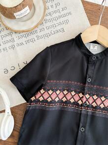 SHEIN 1 件装年轻男孩休闲花卉印花亚麻舒适短袖立领衬衫，适合外出、节日、学校、居家、春夏