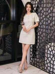 DAZY 粗花呢圆领纽扣装饰女式迷你连衣裙 - 米色 - 查看 6