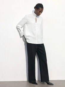 Maija بلوزة أنيقة بأكمام طويلة فضفاضة لحفلات المناسبات مزينة بالراين ستون والتقسيمات المفرغة في الياقة والأساور ، بتصميم أبيض مناسب لفصل الربيع المبكر / الربيع ، تصميم عملي وأنيق للحفلات الحضرية - أبيض - مشاهدة 5