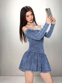 SHEIN EZwear Vestido azul ajustado de denim con hombros descubiertos y manga larga para mujer - Azul lavado medio - Ver 3