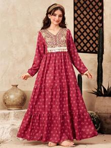 SHEIN Abito da vacanza in stile folk per le ragazze adolescenti, con colletto a contrasto di colore bordeaux e magenta rosa, pendente floreale e nappe - Bordò - Visualizzare 5