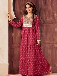 SHEIN Abito da vacanza in stile folk per le ragazze adolescenti, con colletto a contrasto di colore bordeaux e magenta rosa, pendente floreale e nappe - Bordò - Visualizzare 7