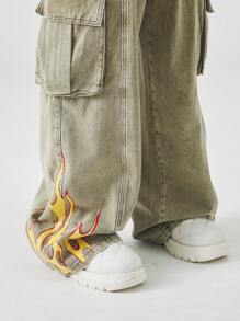 Manfinity EMRG Jeans cargo denim ample avec imprimé flamme délavé pour hommes