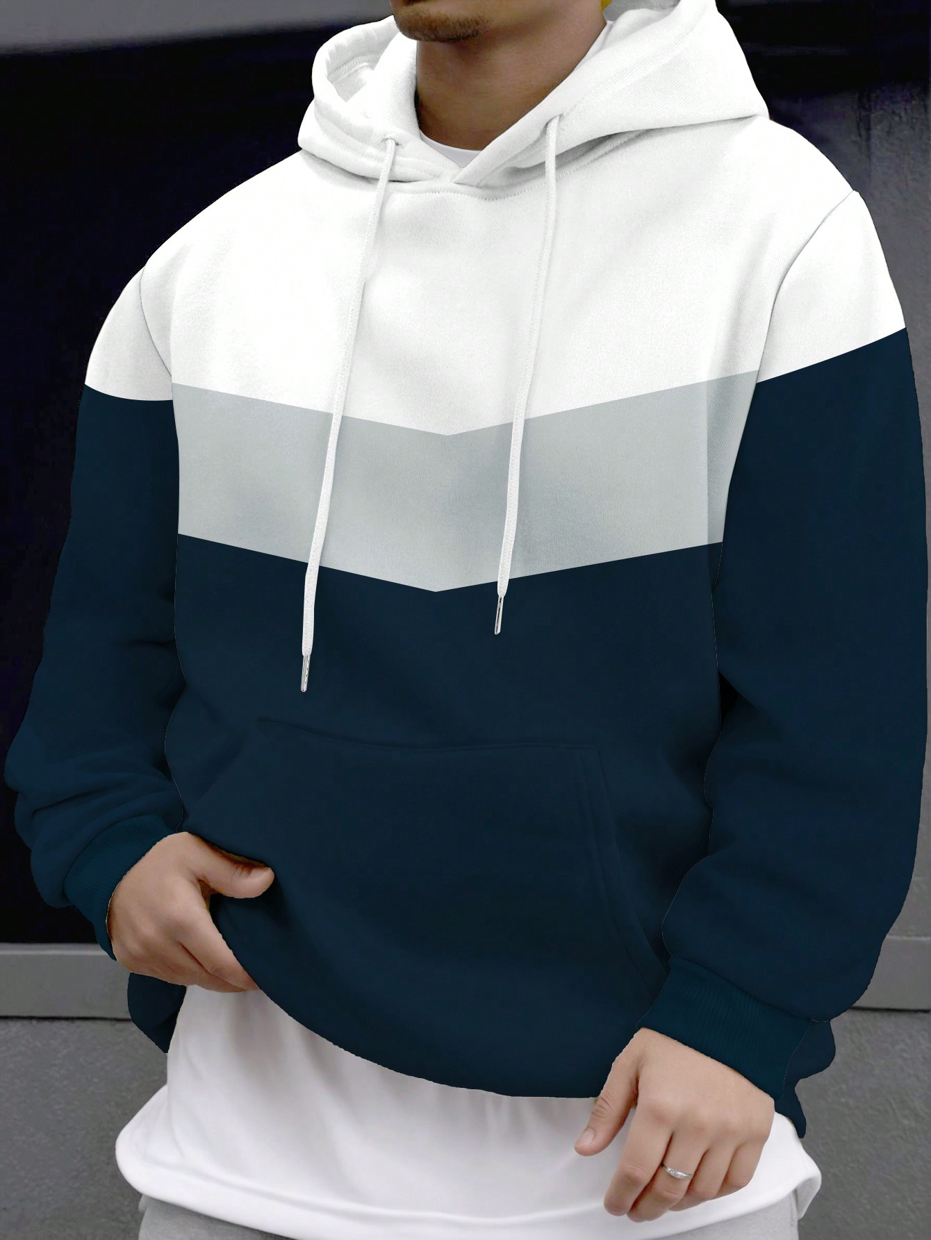 Manfinity Dauomo Men's Contrast Color Hooded Casual Long Sleeve Pullover Sweatshirt