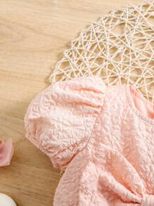 SHEIN Leap Crew 女婴可爱纹理粉色蝴蝶结装饰连体衣，夏季