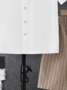 SHEIN 2 piezas Camisa con bolsillo parche y Pantalones cortos con cordón a rayas verticales para adolescentes; Ropa de primavera; Ropa para niños adolescentes; Chaquetas para adolescentes, primavera de vuelta al colegio
