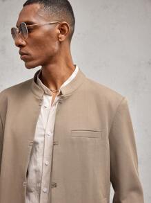 SHEIN X ELOISA & ORSON AKNOTIC Business Casual Chaqueta de traje de corte ajustado con cuello mao y botones metálicos de color caqui para hombre, adecuada para uso diario, vacaciones y primavera/verano, regalo de graduación