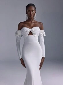 Elitara 优雅简约白色露肩长袖 3D 花卉 V 领超长婚纱，带蝴蝶结装饰，性感镂空美人鱼尾巴 - 白色 - 查看 2