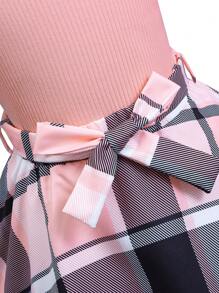 SHEIN 2 件套少女纯色泡泡袖上衣 + 格子裙 + 帽子 - 粉色 - 查看 3
