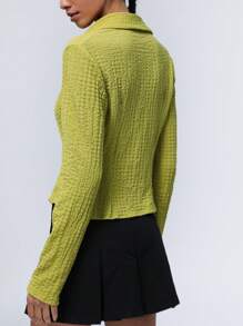 GENKIRA Blusa ajustada con cuello en V, diseño de abertura, textura de burbuja en verde amarillento, corte 2025 - Verde - Ver 2