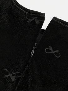 SHEIN فستان أنيق للفتيات الصغيرات من قماش شفاف مرقع مع ياقة دائرية وكشكشة من محبوك باللون الصلب - الأسود - مشاهدة 4