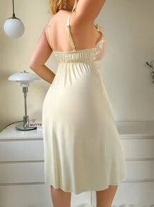 SHEIN Große Größen Nachthemd mit bestickten Spaghettiträgern, Schleife, Perlenanhänger und taillierter Silhouette - Aprikosenfarben - Übersicht 2