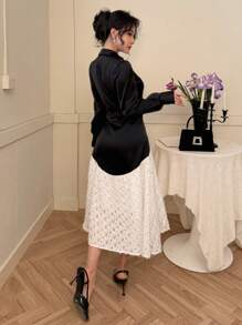 DAZY 女士缎面纹理面料拼色长袖翻领连衣裙，秋季服装 - 黑與白 - 查看 5