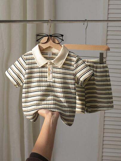 年轻男孩夏季新款条纹休闲短袖套装，马球领短袖上衣 + 短裤，2 件套