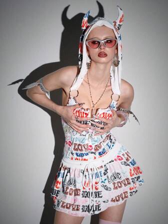 ROMWE Avant Y2K inspiriertes Sweatkleid mit Kapuze und Rüschen Vorderseite für Damen