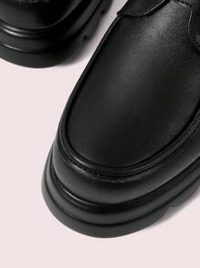 CUCCOO DOLLMOD 女士户外圆头坡跟厚底绣花面料水钻装饰时尚优雅日常及派对扣带黑色平底鞋