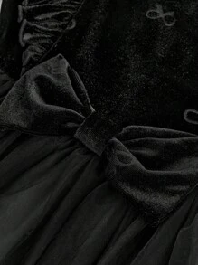 SHEIN فستان أنيق للفتيات الصغيرات من قماش شفاف مرقع مع ياقة دائرية وكشكشة من محبوك باللون الصلب - الأسود - مشاهدة 6
