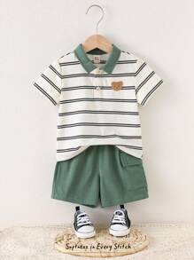 Cozy Pixies 2 件套男婴可爱熊条纹针织柔软 Polo 领短袖上衣和松紧腰短裤套装，舒适柔软，适合休闲、户外、度假和休闲穿着 - 彩色 - 查看 3