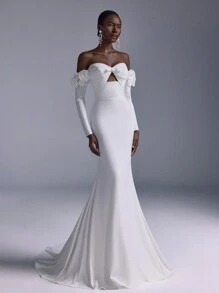 Elitara 优雅简约白色露肩长袖 3D 花卉 V 领超长婚纱，带蝴蝶结装饰，性感镂空美人鱼尾巴 - 白色 - 查看 5