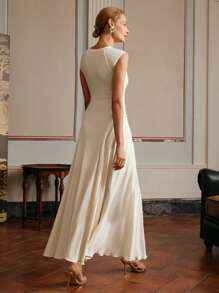 Anewsta Elaire 女士圆领无袖金属纽扣高弹力针织长裙老款 - 杏色 - 查看 2