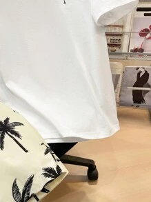 SHEIN Set de 2 piezas de pantalón corto y camiseta de manga corta informal para adolescentes, estilo callejero, punk, rock, universidad, para uso diario, fiestas, festivales de música, adecuado para primavera y verano, con estampado de palmeras, shorts de playa, tropical - Blanco - Ver 6