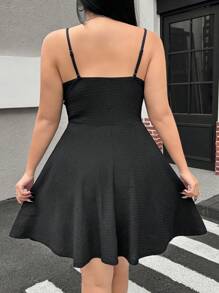 Muchica 大码黑色褶皱A字连衣裙，弹力面料，春夏款 - 黑色 - 查看 2