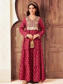 SHEIN Abito da vacanza in stile folk per le ragazze adolescenti, con colletto a contrasto di colore bordeaux e magenta rosa, pendente floreale e nappe - Bordò - Visualizzare 1