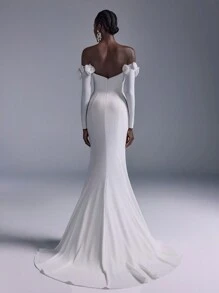 Elitara 优雅简约白色露肩长袖 3D 花卉 V 领超长婚纱，带蝴蝶结装饰，性感镂空美人鱼尾巴 - 白色 - 查看 3