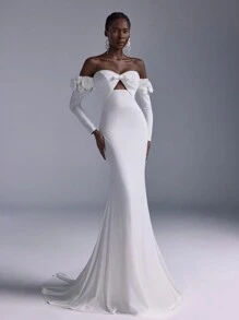 Elitara 优雅简约白色露肩长袖 3D 花卉 V 领超长婚纱，带蝴蝶结装饰，性感镂空美人鱼尾巴 - 白色 - 查看 4