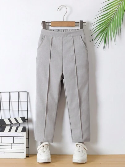 SHEIN Explorewe 青春男童休闲纯色斜口袋直筒梭织裤，不仅上学时能展现活力，居家穿着也舒适休闲。这款梭织裤不仅百搭，而且时尚有趣。