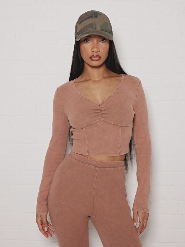 SUMWON WOMEN Ribbed Knit Corset Style Long Sleeve Crop Top Sophisticated V-Neck Form-Fitting Party Club Wear Evening Casual Date Night Fashion Top