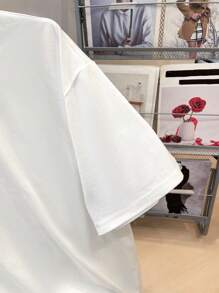 SHEIN 2 sztuki/zestaw nastoletnich chłopców, casualowe spodenki z krótkim rękawem, styl uliczny punk rock, odpowiednie do codziennego noszenia, na imprezy, festiwale muzyczne - wiosna/lato, kolor biały z nadrukiem angielskiej róży na walentynki