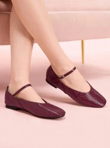 CUCCOO DOLLMOD 酒红色圆头芭蕾平底鞋，带可调节绑带，舒适一脚蹬日常休闲乐福鞋，适合女士