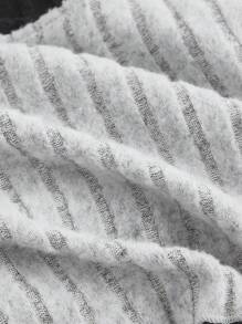 SHEIN MOD 大码露肩灰色和黑色喇叭袖 T 恤，不对称下摆，二合一 T 恤，秋冬女式 T 恤，返校节，商务休闲女式 T 恤，教师，外出服装，办公室服装，返校女式 T 恤，女式工作上衣，修身衬衫，衬衫，说唱歌手衬衫，韩国时尚，文艺复兴博览会，老钱风格，新年，情人节 - 淺灰色 - 查看 4