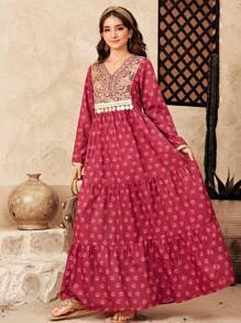 SHEIN Abito da vacanza in stile folk per le ragazze adolescenti, con colletto a contrasto di colore bordeaux e magenta rosa, pendente floreale e nappe - Bordò - Visualizzare 4
