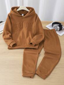 SHEIN 2pcs/Set Boys Casual American Style Embossed Pattern Sweatshirt And Sweatpants Set - Brown - View 1