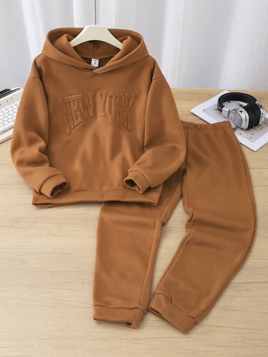 SHEIN 2pcs/Set Boys Casual American Style Embossed Pattern Sweatshirt And Sweatpants Set - Brown - View 1