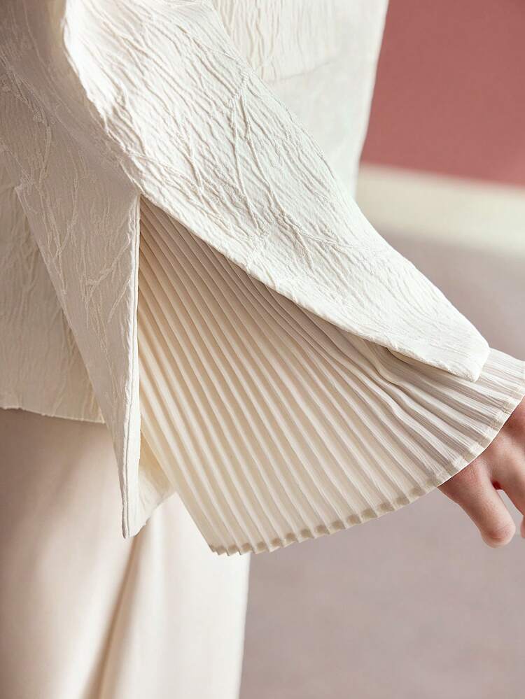 TEXTURED FLARE SLEEVE BLAZER