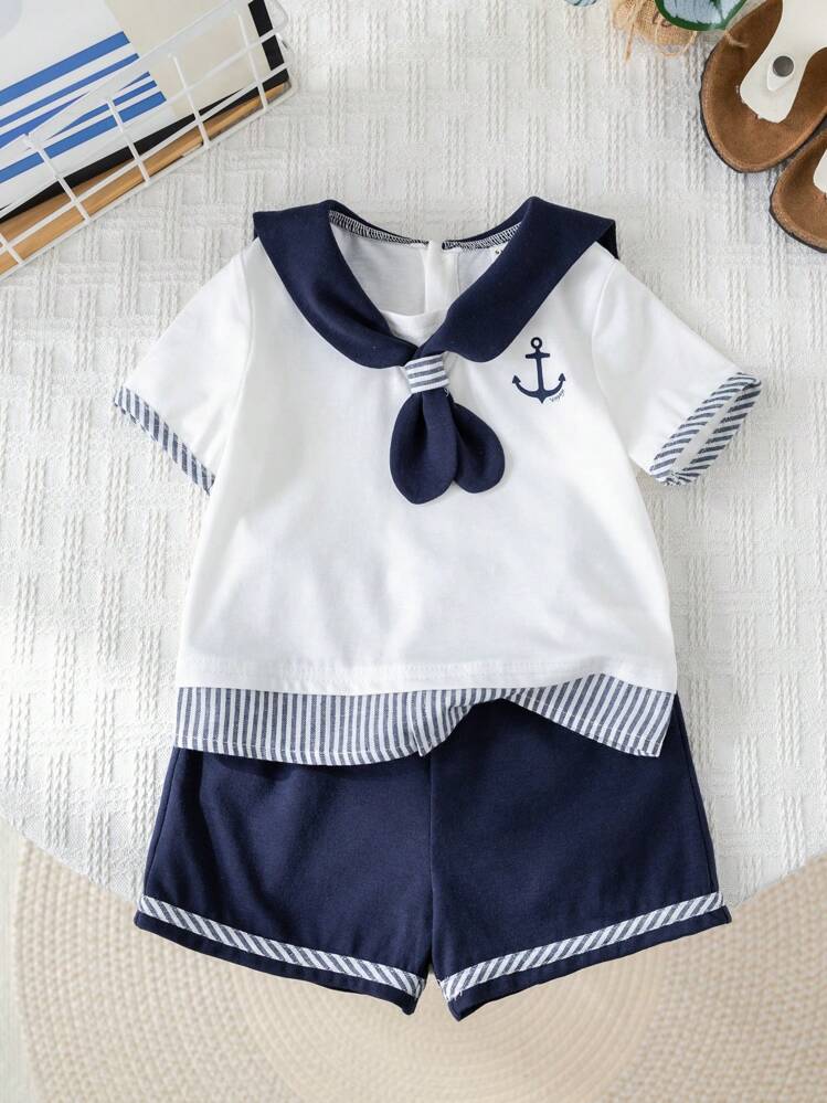 Set da 2 pezzi per bambino piccolo, composto da top a maniche corte con collo alla marinara e color block, e pantaloncini con vita elastica - Blu e Bianco - Visualizzare 6