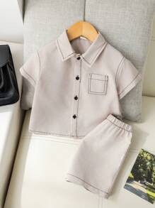 SHEIN Set de 2 piezas: Camisa de manga corta con puntada de contraste y pantalón corto de cintura elástica para niño bebé