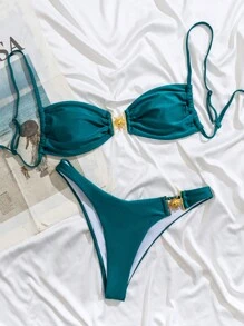 SHEIN Swim Conjunto de bikini de traje de baño para mujer de unicolor, de material brillante, con adornos dorados en los tirantes, para playa y resort de verano - Verde Oscuro - Ver 1