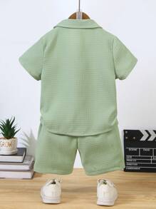 SHEIN 2 sztuki/zestaw dla chłopców, prosty krótki rękaw, top i spodenki, swobodny, prosty, modny strój na co dzień