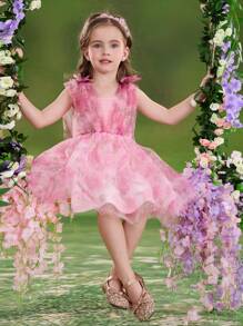 SHEIN Vestido con volantes de tul y estampado floral diminuto para niña pequeña. Conjunto de moda familiar para primavera/verano, vacaciones, ocasiones formales, eventos, fiestas, cumpleaños y días festivos. Apto para uso diario, festivales, reuniones familiares y ocasiones especiales. Diseño lindo, elegante, dulce, vintage y a la moda. Conjunto a juego para madre e hija o hermanas.
