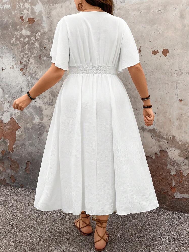 SHEIN Clasi Vestido evasé con escote en V, estampado floral y ribete de volantes para mujeres de tallas grandes - Blanco - Añade 2