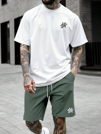 Manfinity Homme Conjunto de camiseta de manga corta con cuello redondo y estampado gráfico, y pantalones cortos para uso casual para hombres. Conjunto de atuendos de verano para hombres.