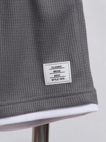 2pcs Young Boy Textured Fabric 2-In-1 Top And Pants Set. Contrast Trim Design Brings Multi-Layered Wearing Feel, With Logo Accent For 3D Effect, Crafted With Refined Workmanship. New Style In Simple And Fashionable Design, Showcases Boy's Personalized, Suitable For Casual Daily And School Wear, Fits 4-7 Years Old Kids In Summer