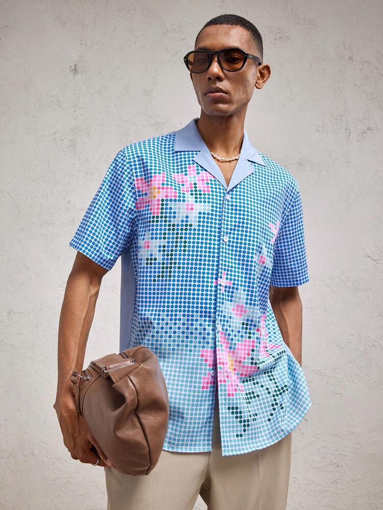 Chemise casual à manches courtes pour hommes, col rabattu, avec imprimé floral en mosaïque de patchwork bleu, style ample et épaule dégagée. Convient pour le port quotidien, les vacances, la Saint-Valentin, les fêtes